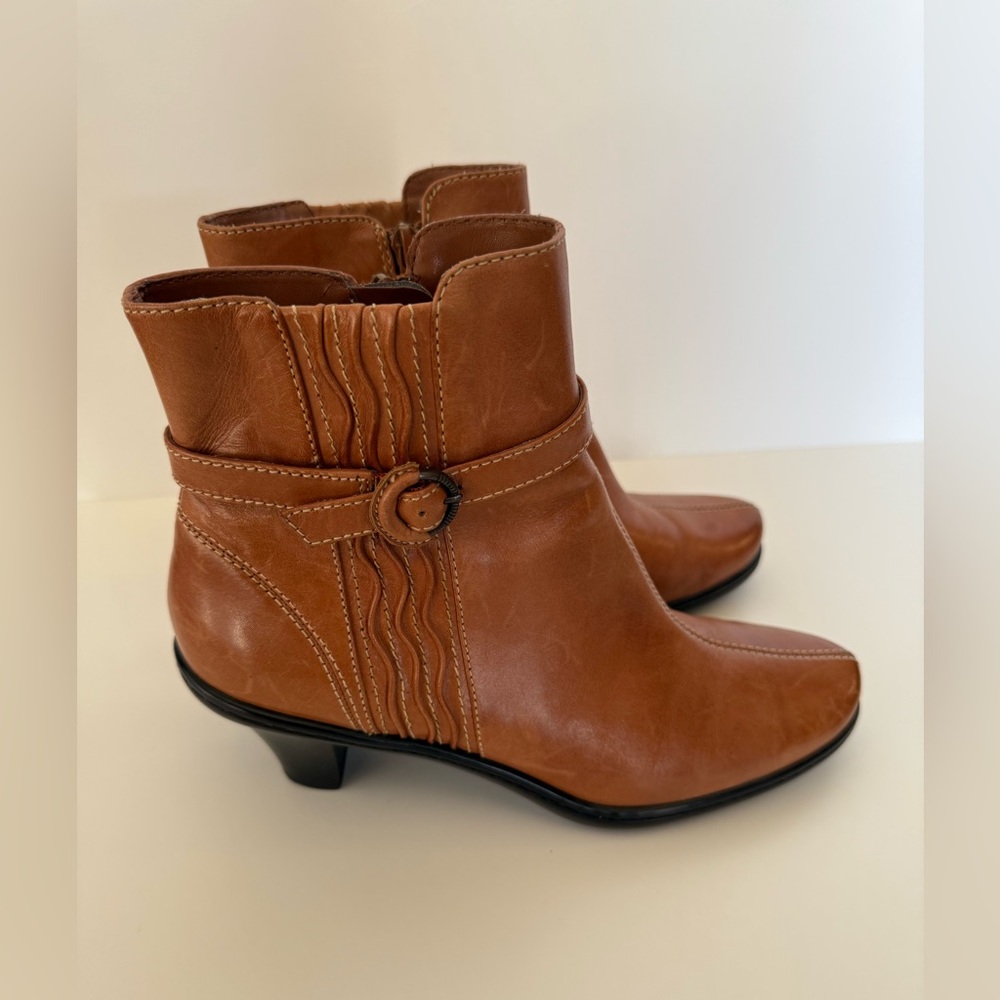 Soft Walk western inspired Tan Leather Ankle Boots Size 9M